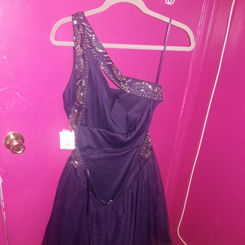 Dress - Picture 3 of 3